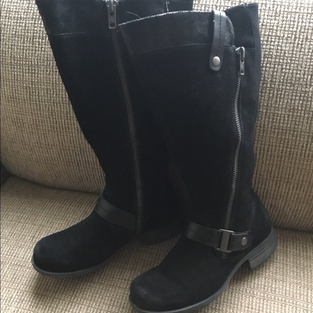 Earth Origins Blk Suede Boots